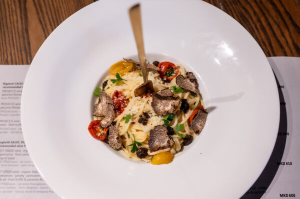 Spaghetti AGLIO, OLIO & PEPERONCINO (gourmet version)